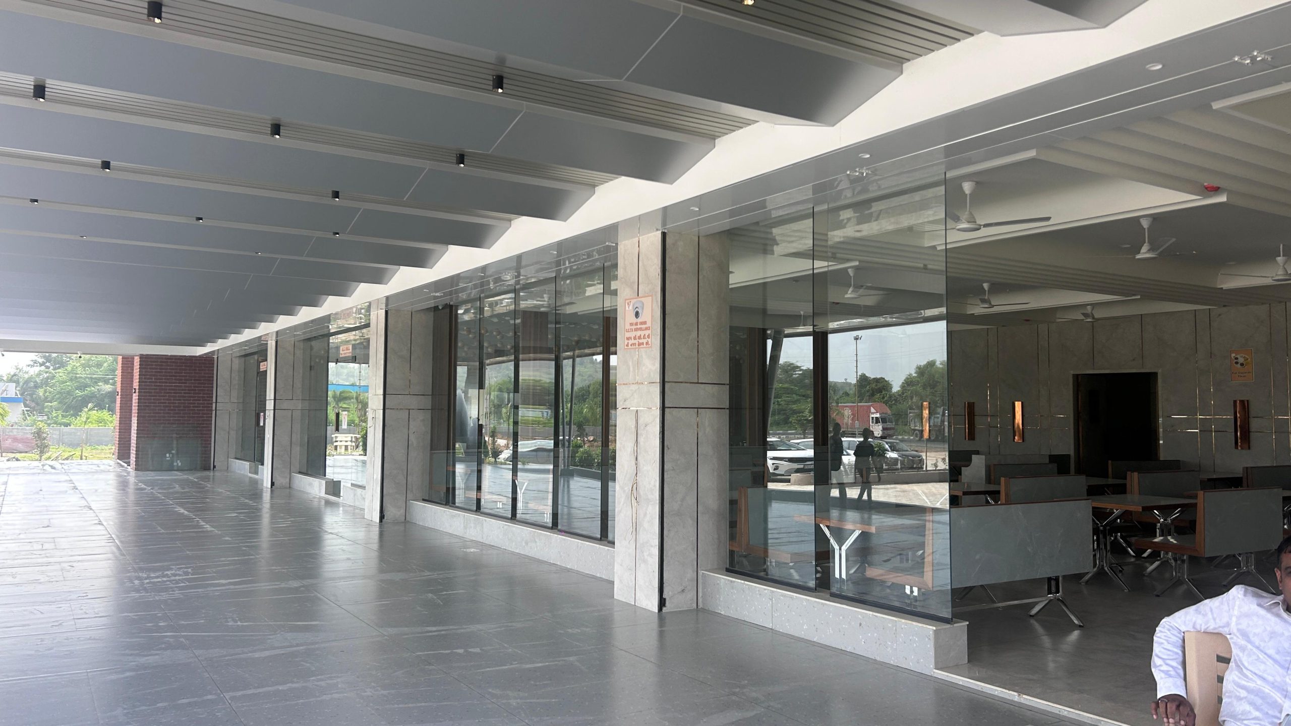 Luxury Hotel ( Video )